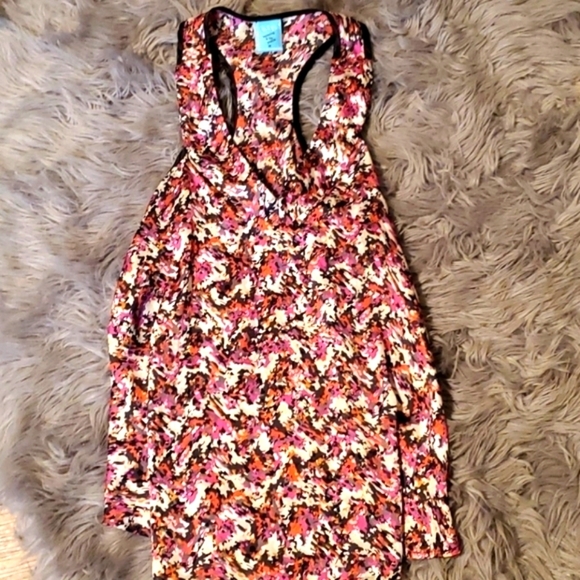 H.i.p flowered silk tank top.  Size M - Picture 1 of 4